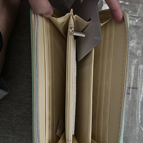 Limited Edition Tiana Zip Around wallet Disney 100 - Picture 4 of 6